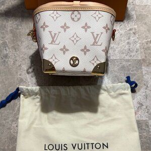 RARE Real Leather Coated Fashion Monogram Bag w/Multi straps and LV Box and Bag!